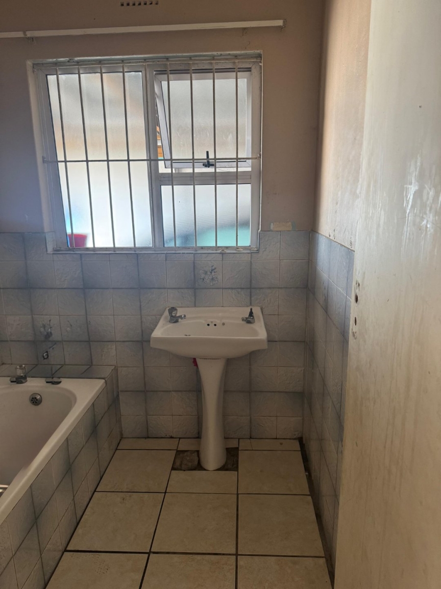 To Let 3 Bedroom Property for Rent in Hillcrest Heights Western Cape